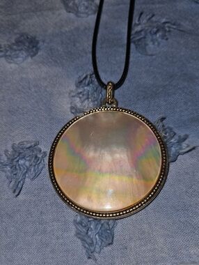 Round Mother of Pearl Pendant Necklace